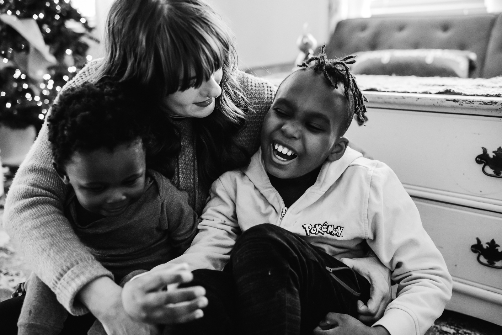 Family laughing and having fun during storytelling photo session with Melissa Lindquist Photography.