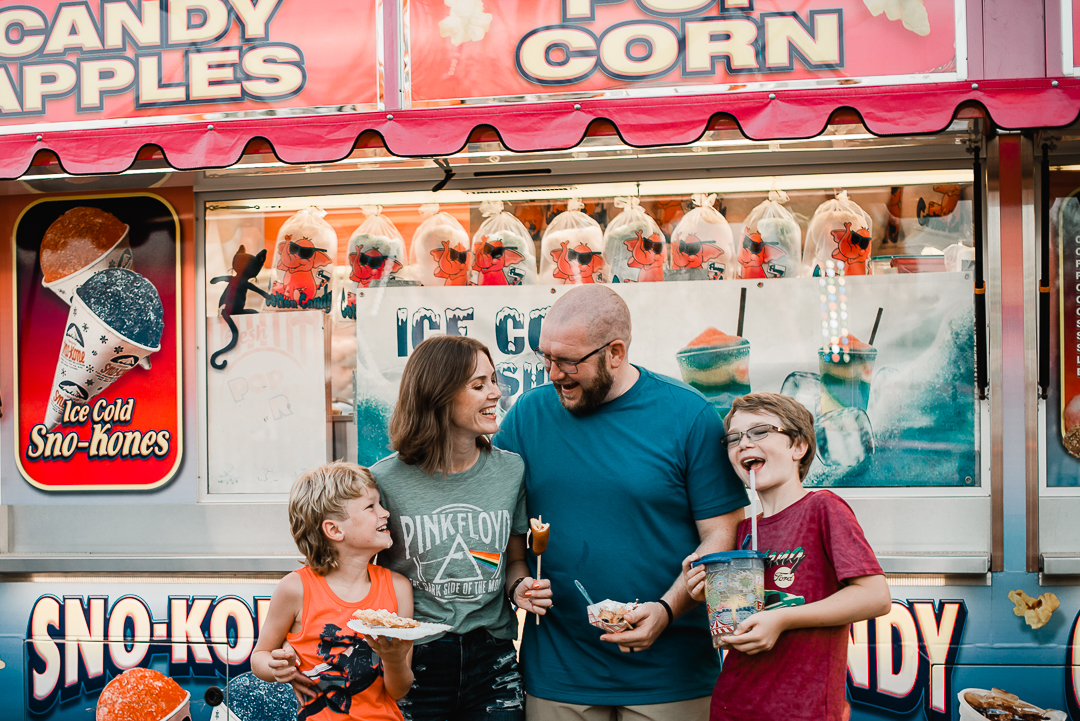 Omaha family enjoys each other's company during a lifestyle family session with Melissa Lindquist Photography.