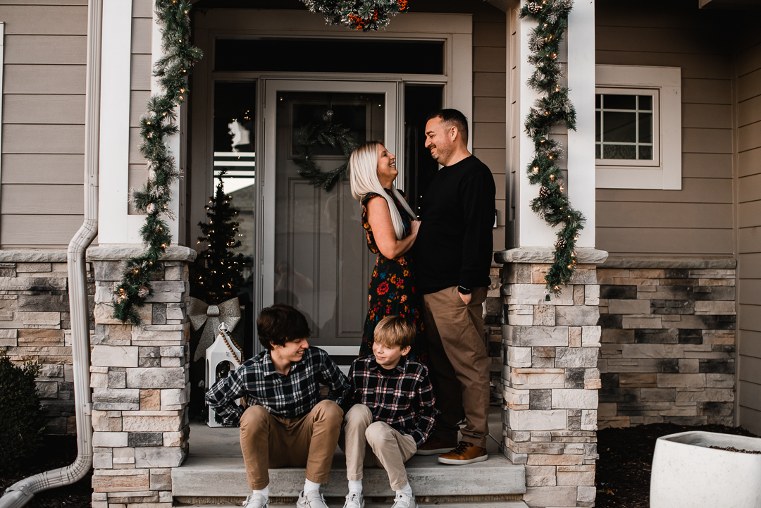 Omaha family enjoys each other's company during a lifestyle family session with Melissa Lindquist Photography.