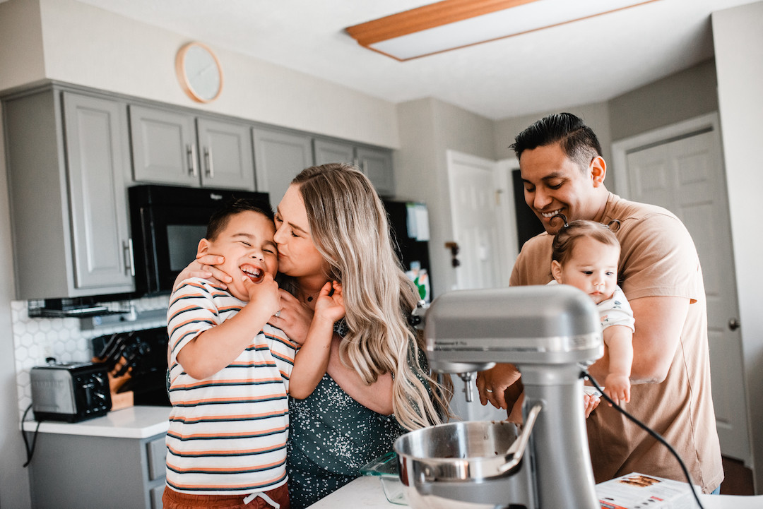 Relaxed lifestyle family photography session inside an Omaha home